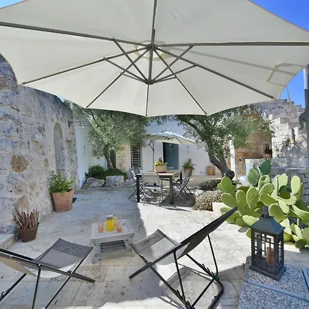 Trulli Cortese Con Piscina Cisternino