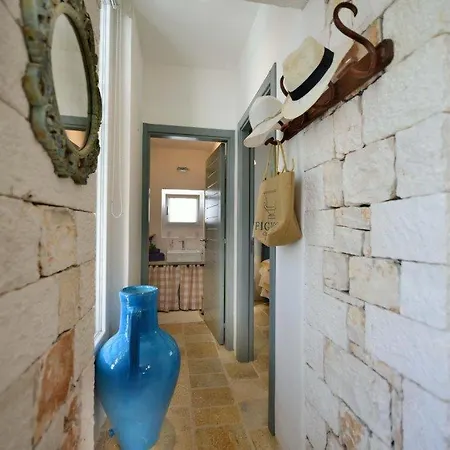 Trulli Cortese Con Piscina Villa