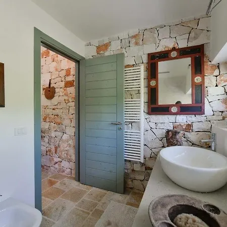 Trulli Cortese Con Piscina Cisternino
