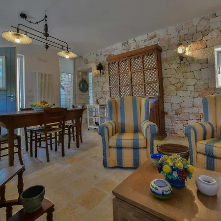 Trulli Cortese Con Piscina Cisternino