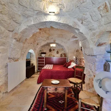 Trulli Cortese Con Piscina Cisternino
