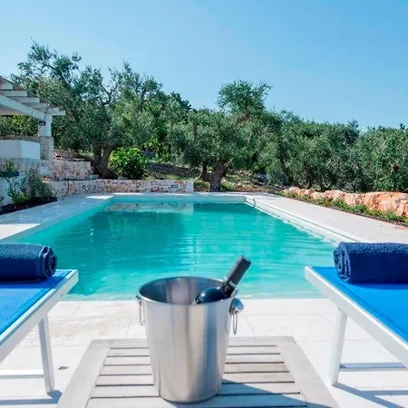 Trulli Cortese Con Piscina Villa *