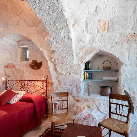 Trulli Cortese Con Piscina Villa
