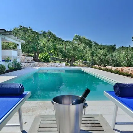 Trulli Cortese Con Piscina